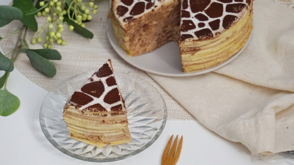 一生必吃長頸鹿千層蛋糕，回購率99.9%！獨創檳榔心布蕾蛋糕，視覺味覺雙重享受！DAY BY DAY 2020十大伴手禮首選│北海道生乳捲│長頸鹿千層蛋糕│宅配美食