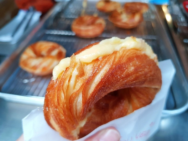 《高雄美食》舞花葶❤鹽埕小吃美食多一家~現烤甜甜圈好吃！！