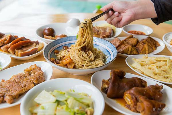 宜蘭羅東美食-知足豬腳搬新家！想吃香Q好吃豬腳料理的同學們記得來捧場啊！