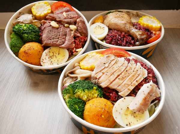 台中西區輕食餐盒，超多新鮮配菜搭配大塊的清爽肉食好好吃-隨主飡法式水煮專賣