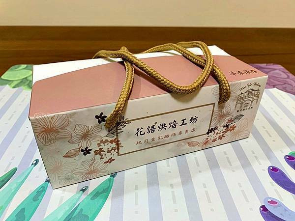 [花語烘焙工坊起司重乳酪條專賣店] 荔香玫瑰起司重乳酪條帶花香荔枝玫瑰味, 風味獨特, 野生藍莓起司重乳酪條融合綿密細緻的起司重乳酪, 鹹甜好吃!