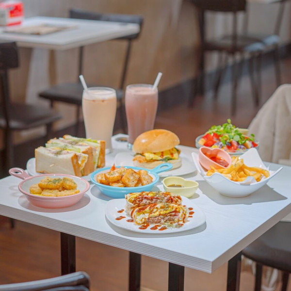 方形的牛小排蛋餅特色又好吃，親民銅板價的早午餐 | 【新北 中和區】妙靜Brunch Coffee