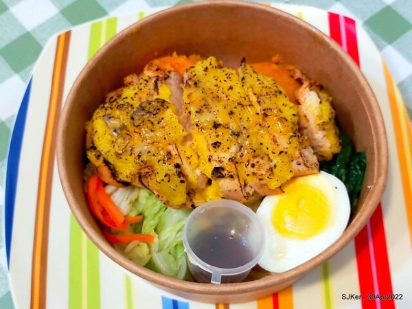 (北捷南港站附近美食)三訪「Hungry Dogs 二犬健康餐飲」--- 健康美味食尚的「南瓜起司炙燒嫩雞」。