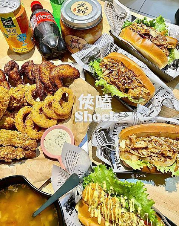 吳興街宵夜新選擇·現點現炒新鮮餡料mix手作泡菜搭配英格蘭堡·手作美式香料低脂雞塊│信義區平價宵夜推薦·俠嗑shock