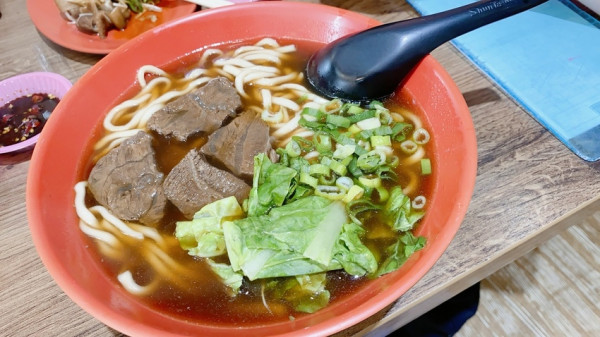【新北新莊-牛牛牛肉麵】新莊人午餐、晚餐吃什麼?新莊中信街/榮富國小/中平國中附近好吃的牛肉麵