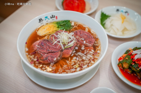 熊天山牛肉麵 ▏牛肉麵mix松露這麼浮誇 松露清香順口解膩。鮑魚炆花椒雞腿麵一次給你海陸雙拼。大安區牛肉麵推薦 / 科技大樓站牛肉麵。捷運科技大樓站