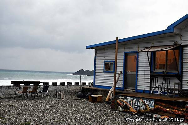 【長濱咖啡廳】烏石鼻沙灘的海邊咖啡小屋  嘎嘎烏賴賴有咖啡甜點音樂還有療癒的空間