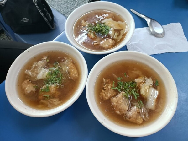 台南市中西區台南小吃|阿川紅燒土魠魚焿，海安路上的人氣美食!