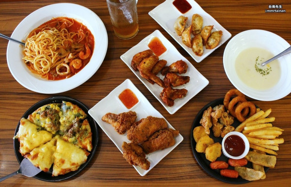 台南異國料理吃到飽／披薩、炸雞、脆薯、炸物、飲料、濃湯通通可以點／每日限量隱藏版菜色神秘烤翅／提供包廂團體聚餐首選／不收服務費吃好吃滿CP值高－「凱吉思」