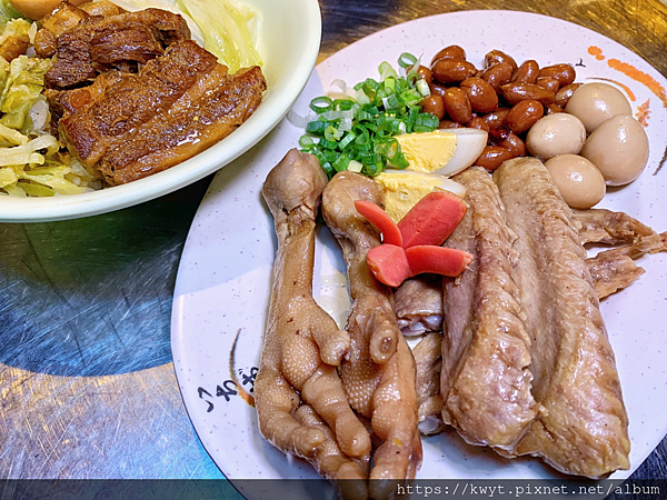 【台南海安路美食】感性滷味。中西區宵夜推薦，買滷味真空包送花生！外帶回饋最高15趴！附菜單