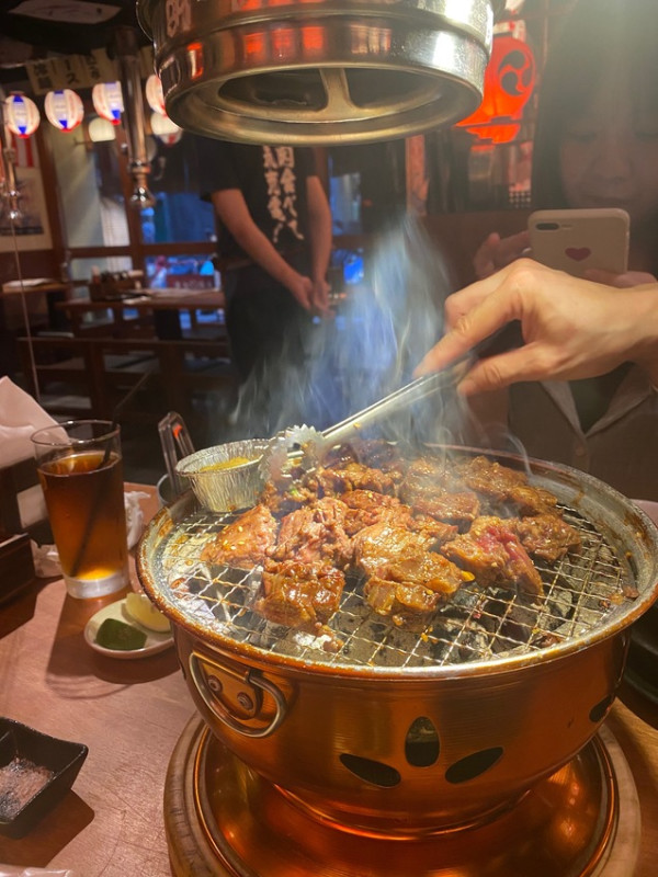 台北東區燒肉推薦【丸道燒肉まるみち台北店】499啤酒喝到飽+次世代橫隔膜超大塊!!雙人和牛套餐2980吃超飽!彷彿置身日本燒肉店!♥食尚期貨小咪推薦台北好吃燒肉單點和牛