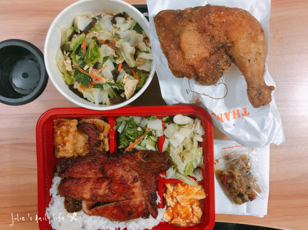 三重 便當-三盒飯包-排骨便當、雞腿炒泡麵-三和路四段便當店-外帶、外送-附菜單 @跟著Julie一起走吧