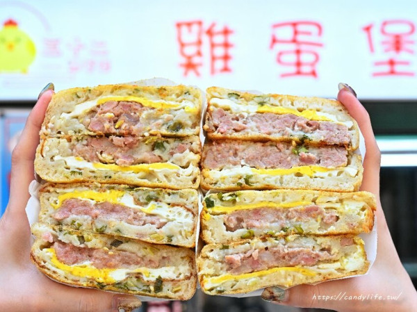 三十二雞蛋堡│道地東北小吃雞蛋堡在台中也吃的到！餡料紮實，只要銅板一枚，還有超狂地獄辣椒等你來挑戰！