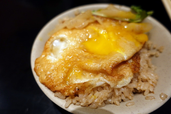 (胖樺食記)台南永康大份量高CP值「古城豆花庄」，有好吃的豬油拌飯/復古懷舊風/炒飯麵小火鍋