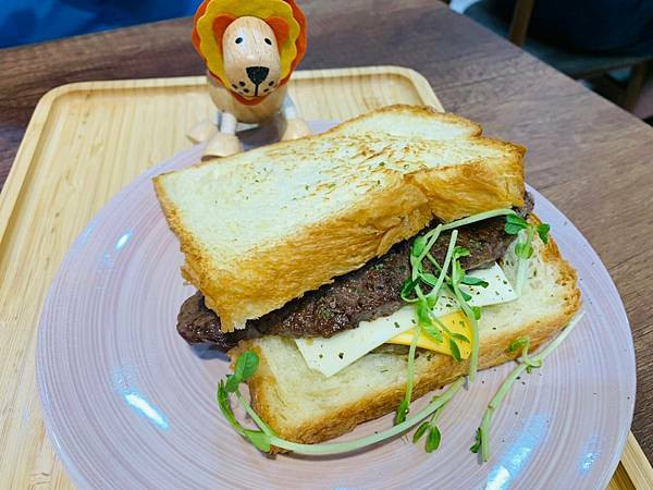 【桃園 南崁】桃司廚ももToast南崁店//2021新開幕鐵板早午餐 平價也能吃到精品 透明廚房可以看到美女主廚 嚐鮮鐵板早午餐 烤過的吐司必吃!!!