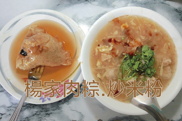 吃。高雄美食｜岡山區。「楊家肉粽.炒米粉」欣欣市場美食，飄香超過30年歷史，很道地南部口味的肉粽和肉羹「楊家肉粽.炒米粉」。