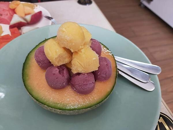 台南正興街泰成水果店~農曆大年初一~午餐後的健走行程~正興街~國華街~遠百星巴克午茶~