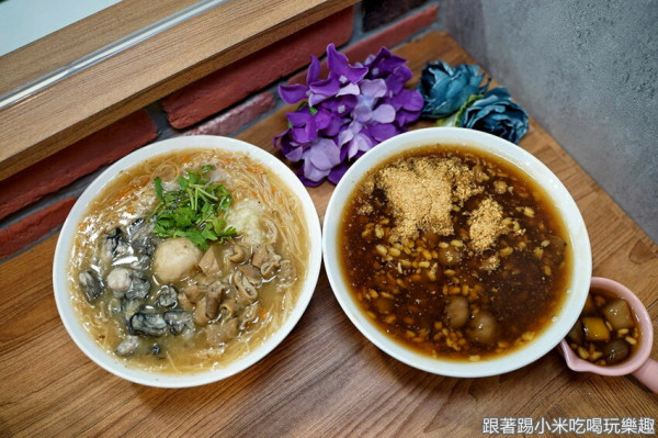 新竹來自台東風味的料多多大腸蚵仔麵線鹹香帶甜好湯頭！還有料多到滿出來的綠豆算！