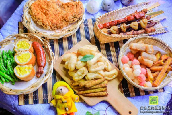 宵夜首選桃園平價美食阿寶香雞排，雞排厚實多汁一塊就滿足，甜不辣、肉串炸物豐富一吃就上癮