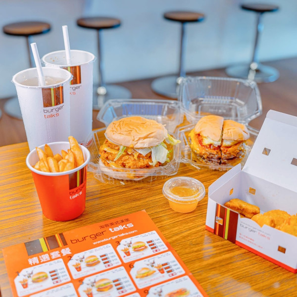 單層雙層漢堡自己選，三層肉排的巨無霸漢堡，真材實料、天然紮實風味 | 【台北 中正區】淘客美式漢堡burger talks 北車店