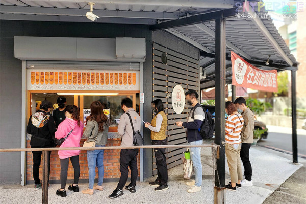 松竹站附近的肉蛋圓吐司是古早味的醬香風味，激推芋泥肉蛋吐司給芋泥控們！ @強生與小吠的Hyper人蔘~