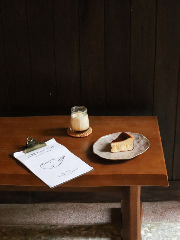 中山站商圈新開幕 白天是咖啡廳晚上變成炭火小酒館