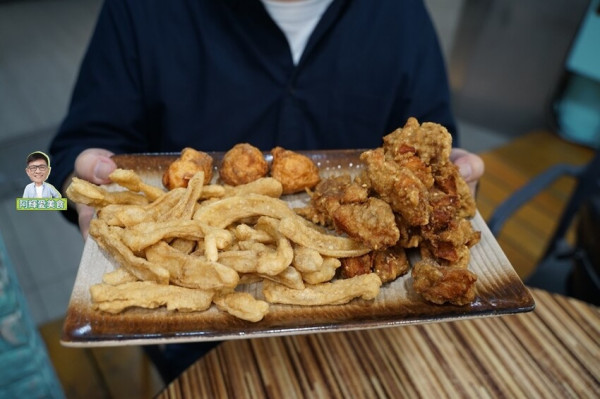 新竹|三味鹹酥雞。新竹在地人極力推薦。鹹酥雞、甜不辣、花枝丸口味獨特，三味收服您的胃。營業時間地址菜單