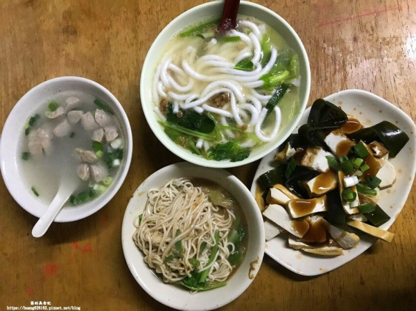 【新北三重區】華燈初上劇中小吃店就在三重『珍棧神奇小吃』隱藏在市場中古早味麵店~