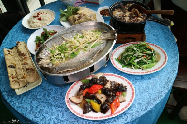 【新北烏來區】烏來餐廳推薦『翡翠谷餐廳』用餐還能免費溫泉泡腳~