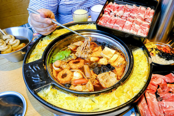 兩餐韓國年糕火鍋吃到飽，年糕、肉片、炸物飲料無限供應，限時優惠299起再打8折！