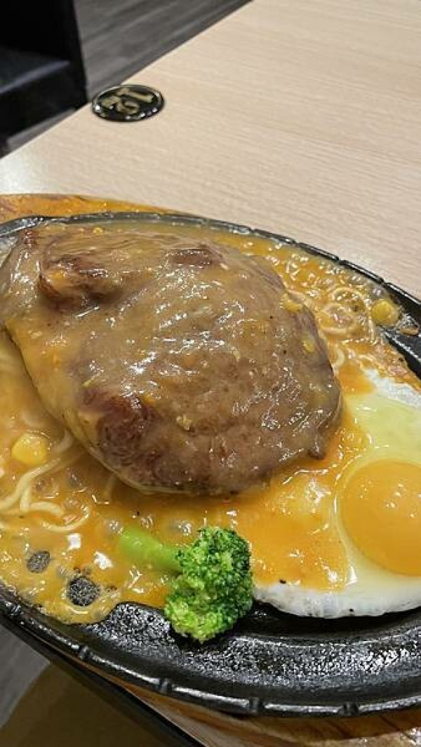 桃園市中壢區桃園中壢-中壢夜市平價牛排-巴豆夭牛排