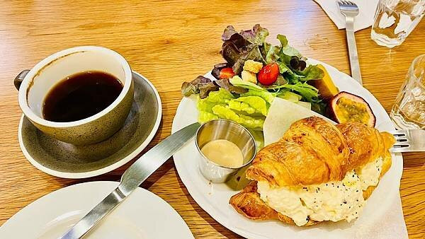 桃園青埔新開餐廳【輕綠舍 Lite Canteen】 隱藏青埔行政大樓餐廳/招牌人氣早午餐/點餐飲品現折50元