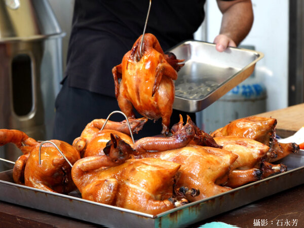 【台中。美食】小雅同學-本味烤雞一雞兩吃，高貴不貴生猛海鮮退冰現烤，不用去海邊就能享有度假風。