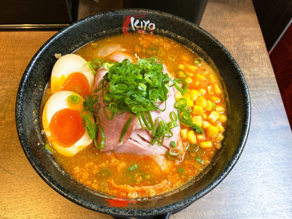 【新竹 拉麵】KIYO拉麵 博多ラーメン(福岡風味拉麵)表層肉燥擔擔，中層蔬菜甜味，底層味噌風味層次滿點的拉麵