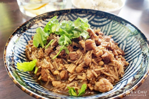 陽明山秘境美食｜梅居休閒農場・美味特色蔬食還有山間親子遊戲場（食尚玩家採訪推薦美食）