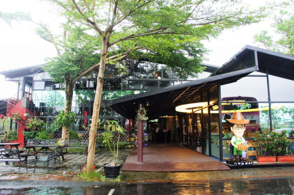 【宜蘭員山 | 景觀餐廳】坐享宜人景緻的景觀合菜餐廳☞八甲休閒魚場