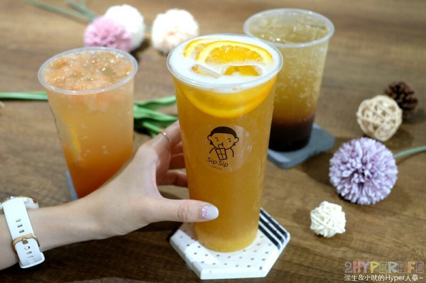 不限時手搖飲料店有內用大空間，使用茶香滿滿的原葉茶加上自製奶蓋更對味！還有清爽氣泡西西里和健康優格～