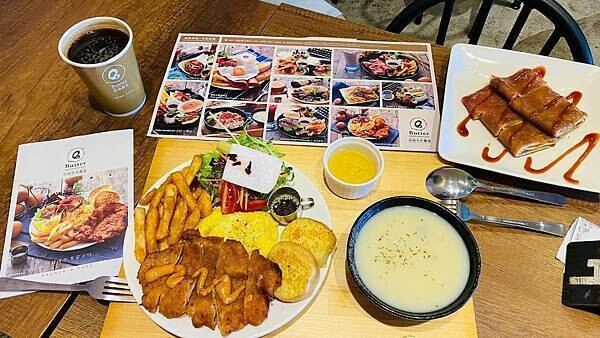 台中CP值高早午餐【Butter 巴特手作晨食霧峰店】招牌必點彩皮蛋餅/平價大份量早午餐120起/霧峰早午餐推薦