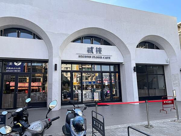 貳樓餐廳台南店、簡約白色係設計｜台灣旅居（ep07）by princessL