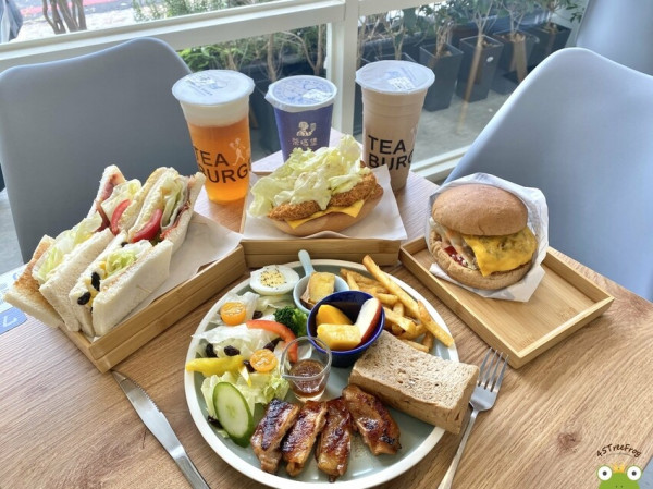 【美食週報EP57】台中美食．茶喀堡豐原店｜必吃手打豬肉漢堡、輕食拼盤、奶蓋青茶｜親民價格、份量足夠、口味獨特｜豐原轉運站&火車站早午餐/美食推薦