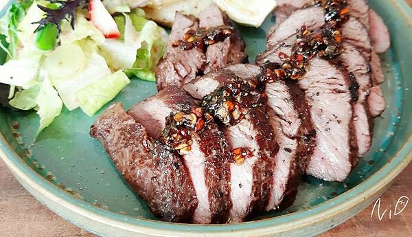 [嘉義西區]T.M.D。法式油封櫻桃鴨腿。阿根廷辣醬牛排