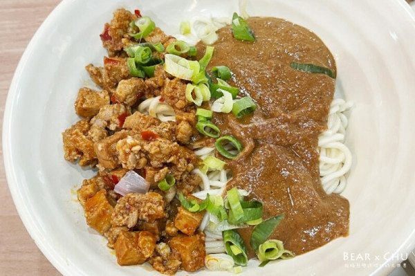 台北捷運南京復興美食｜江梅麵館・濃郁美味雙醬麵、湯鮮味美搶鍋麵