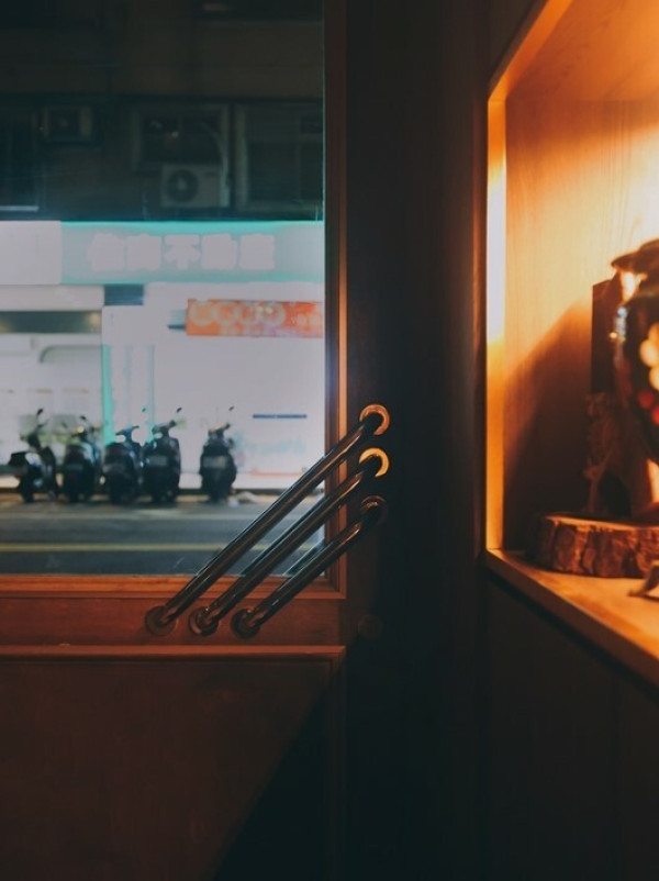 大安區酒吧------喧囂城市,我在Drizzle by fourplay看見森林