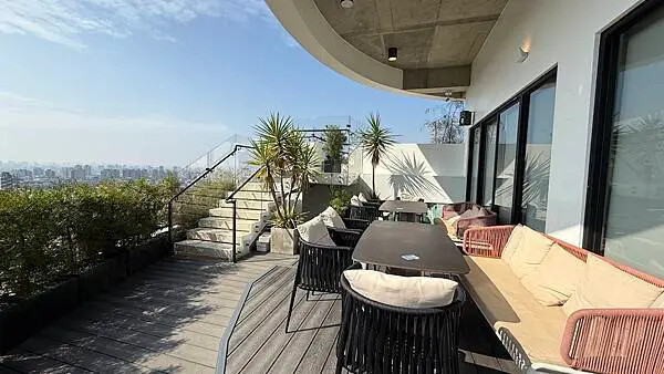 台中270度夜景餐廳！大坑必訪「眺高」全台最高聖誕樹，狼尾草美到炸。