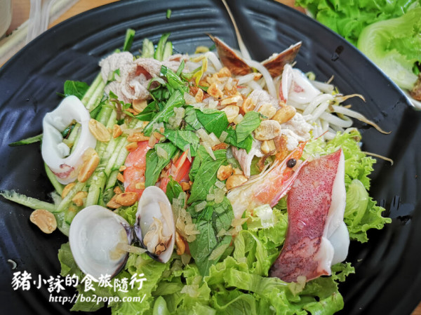 高雄。左營》金芝越南美食。炎炎夏天來碗清爽開胃的涼拌米線