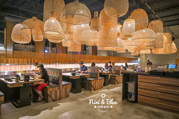 台中獨特輸送帶燒肉店、平日中午湯品免費升级澎湃海鮮鍋-妮妮布魯