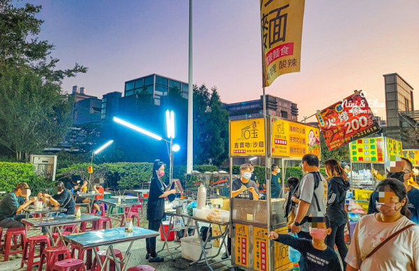 台中豐原八方夜市美食推薦，5種新加坡風味湯頭、2種麵條可選，好吃叻沙麵 -妮妮布魯