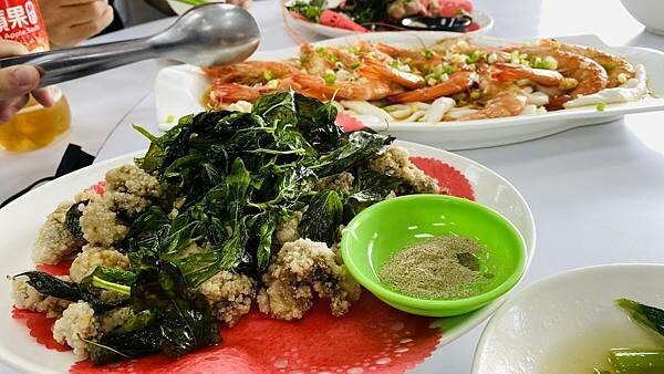宜蘭高人氣海鮮餐廳【幸福36號海鮮餐廳】烏石港推薦平價海鮮餐廳/招牌必點炸海鰻川燙小卷/頭城蜜月灣衝浪聖地