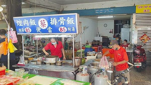 【板橋美食】蔡家排骨｜隱藏在市場裡的老字號滷排骨飯店