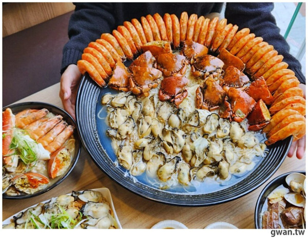 蝦蝦蟹蟹泡溫泉，期間限定6公斤巨無霸麵線快來挑戰！